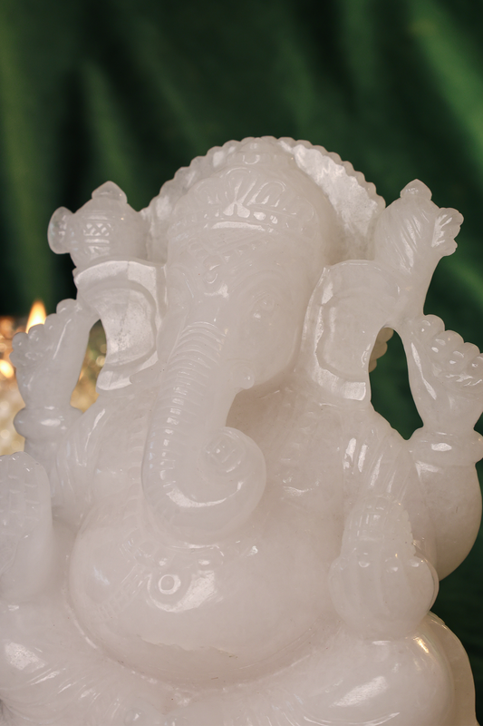 NATURAL WHITE QUARTZ GANESHA