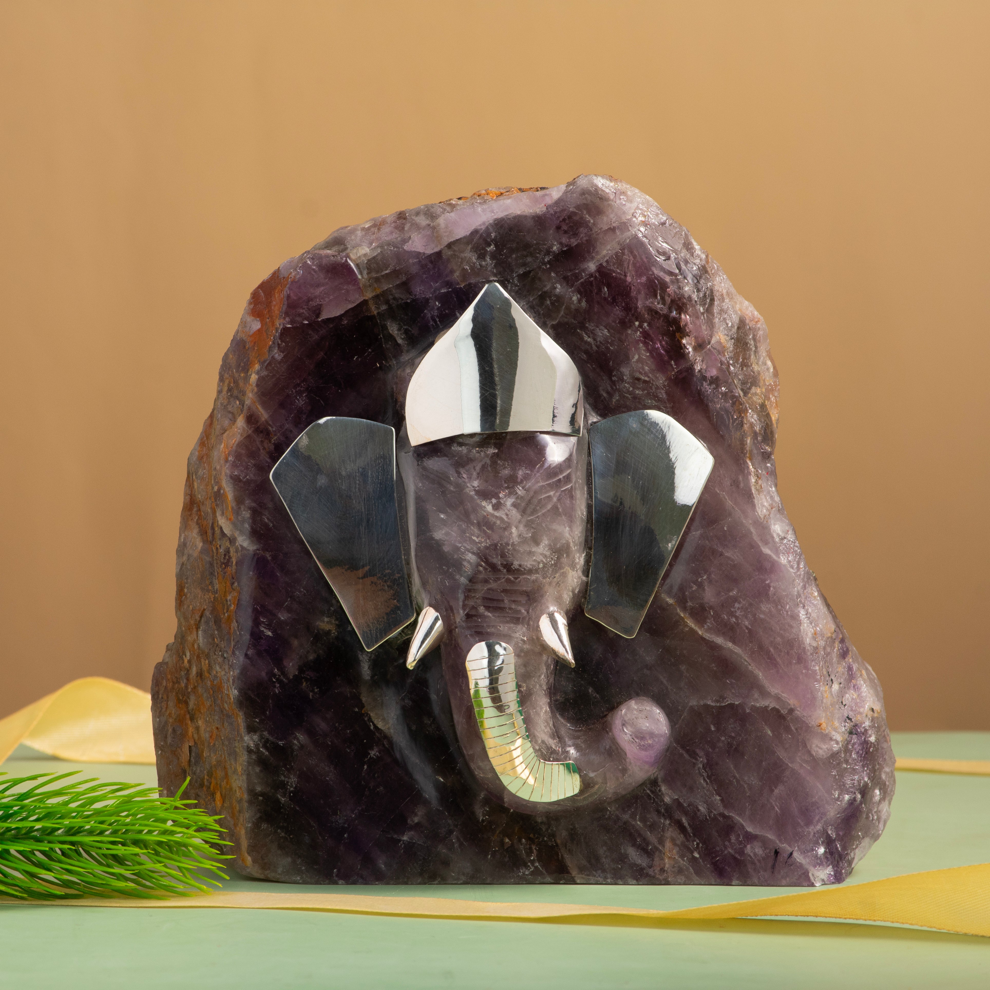 Amethyst Un-shaped Ganesha (with Silver)